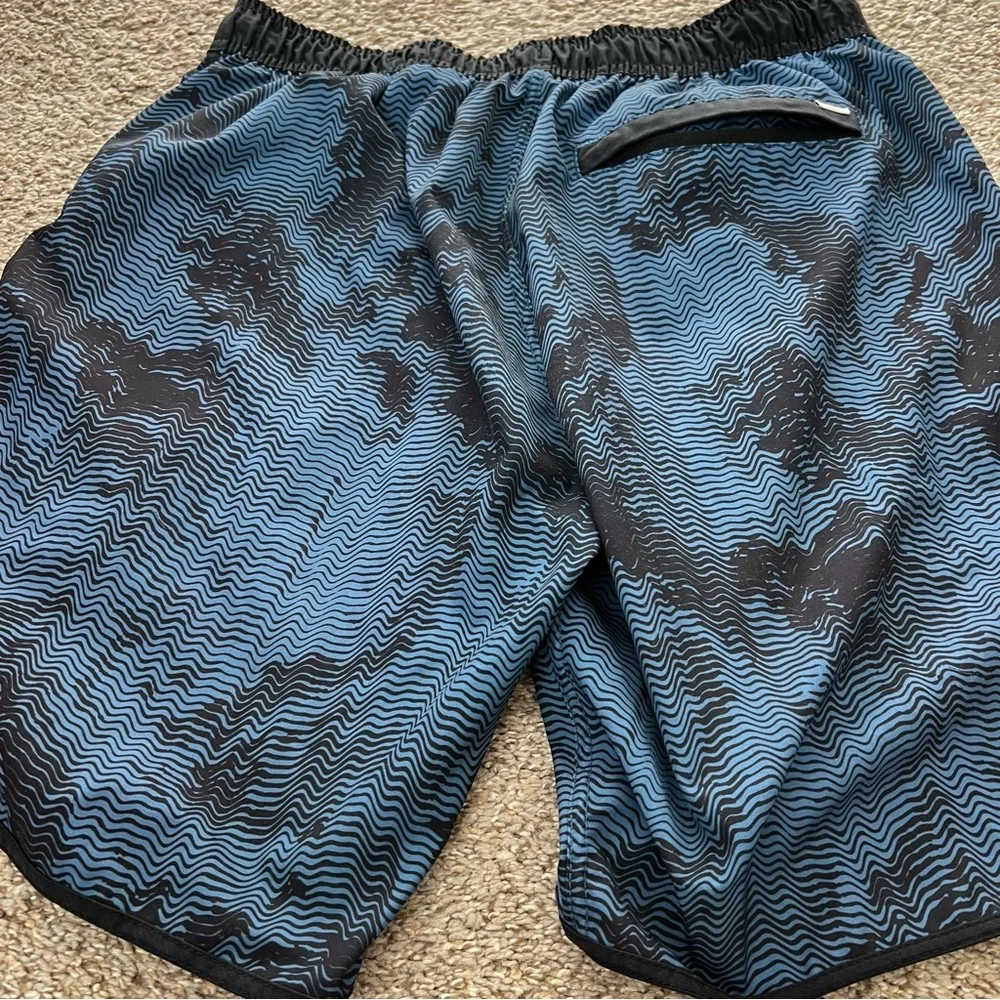 Vuori Blue Shorts with Light Blue Wave Print Size Medium